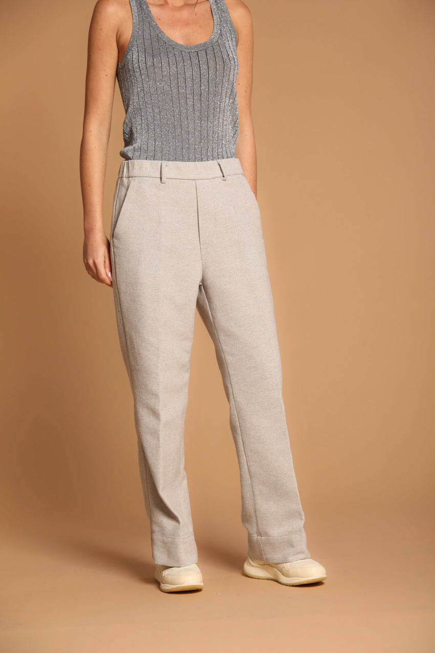 immagine 1 di pantalone chino donna, modello New York Cozy Straight, di colore grigio, fit straight di mason's