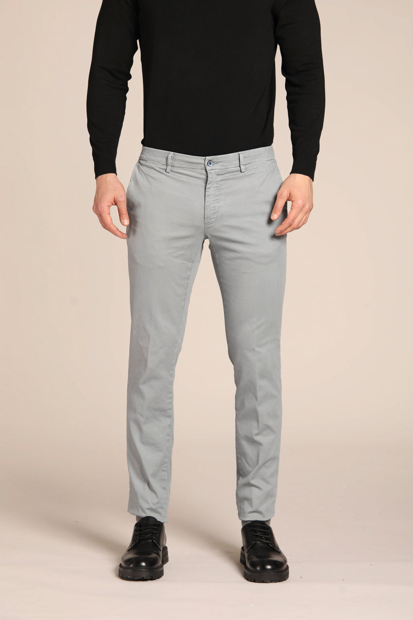 immagine 1 di pantalone chino uomo modello New York , di colore azzurro, fit regular di Mason's