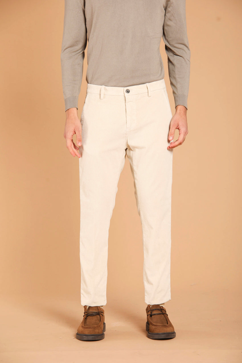 immagine 5 di pantalone chino uomo modello Osaka Style, di colore stucco, carrot fit di mason's