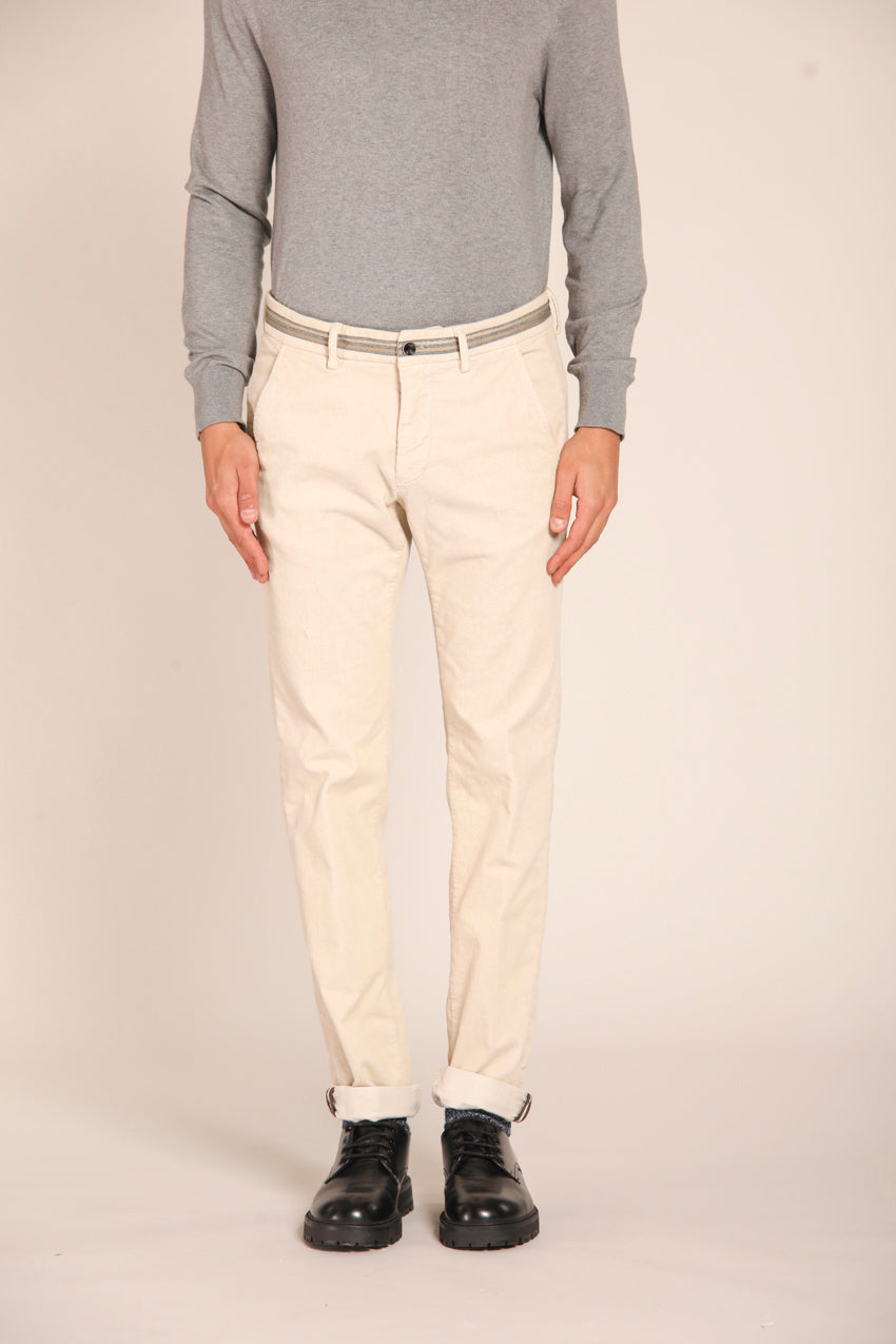 immagine 1 di pantalone chino uomo, modello Torino Oxford, in velluto, di colore stucco, fit slim di mason's