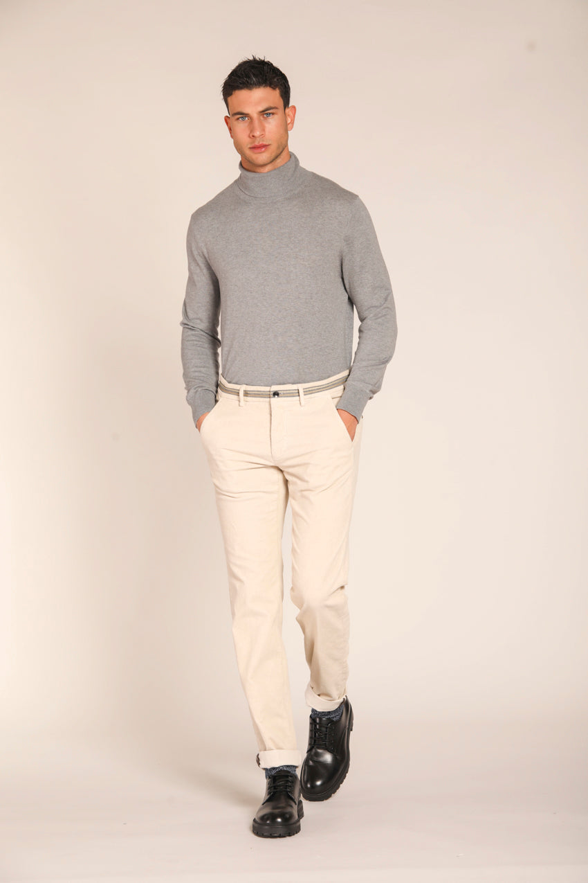 immagine 2 di pantalone chino uomo, modello Torino Oxford, in velluto, di colore stucco, fit slim di mason's