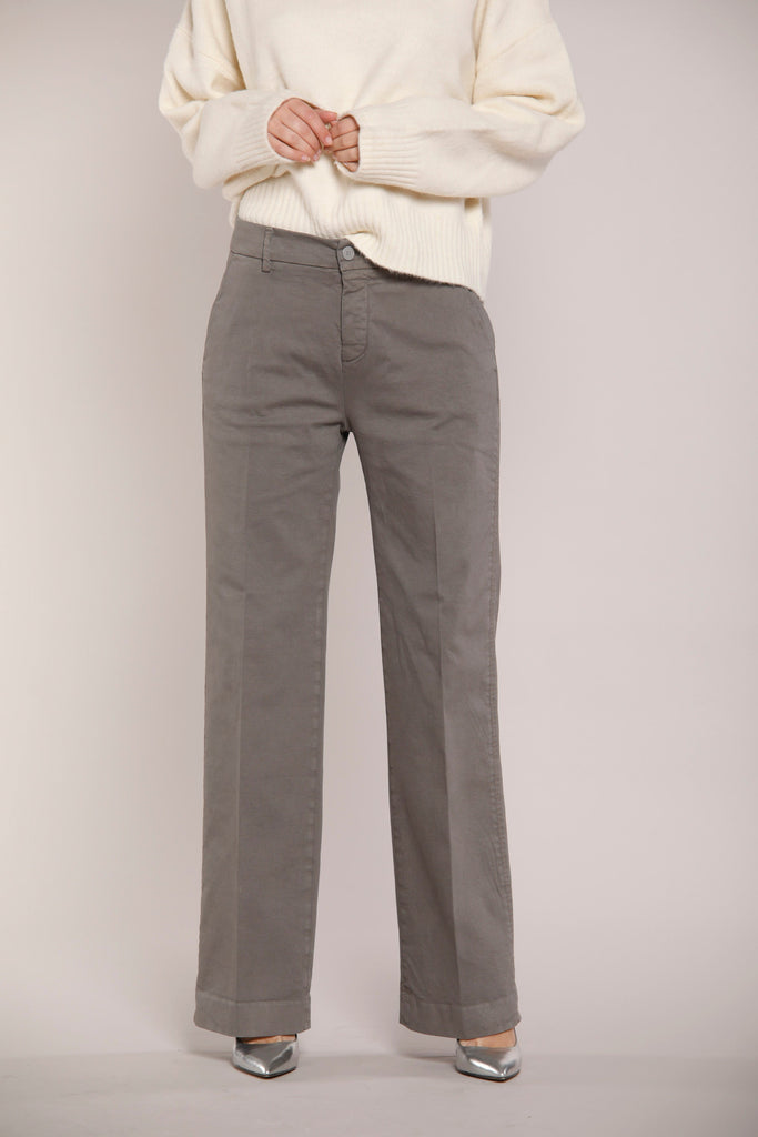 Image 1 of women's chino pants in dark gray satin New York Straight model by Mason's