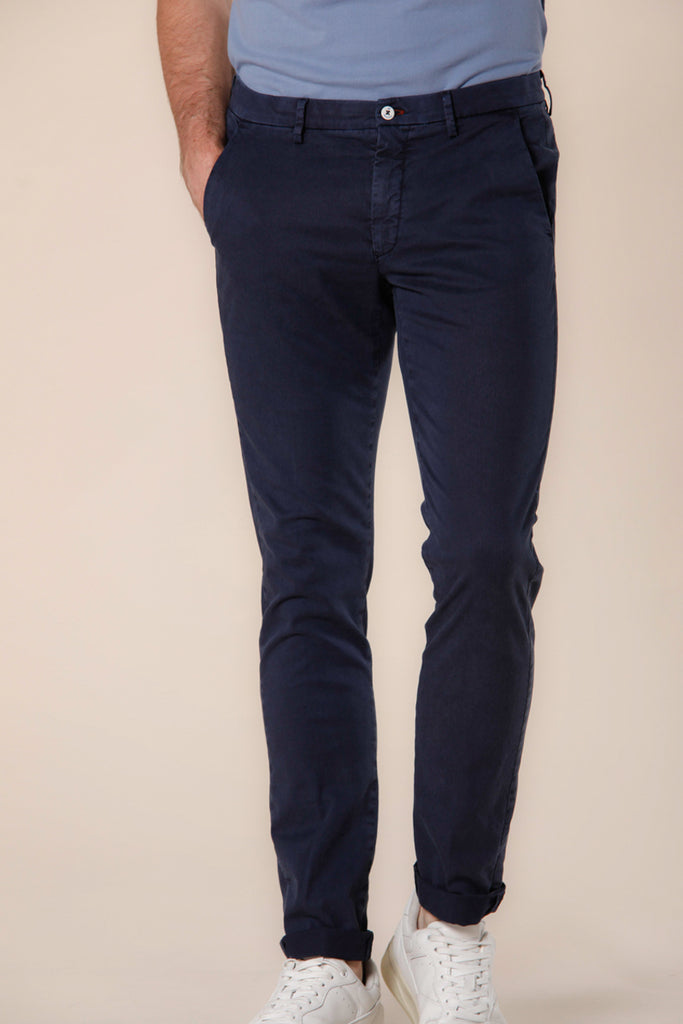 Image 1 of Mason's Torino Summer Color model navy blue cotton twill and tencel men's chino pants