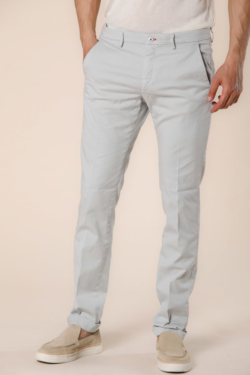 Image 1 de pantalon chino homme en sergé de coton et tencel célestine Torino Summer Color model by Mason's
