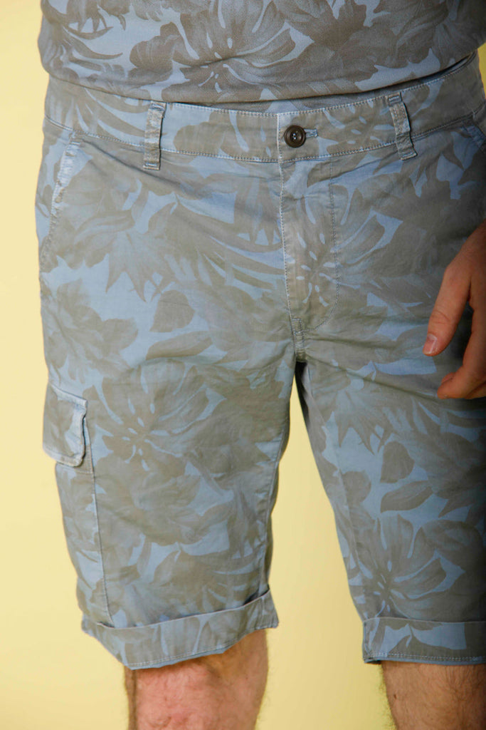image 3 of men's cargo bermuda in cotton with hawaii flower pattern monocolour Chile 1 model  in light blue slim fit by Mason's 