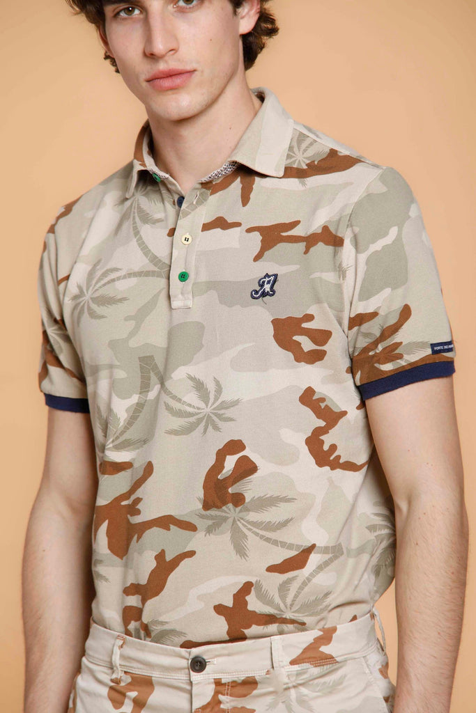 Print man polo shirt in cotton with camouflage and palm trees pattern