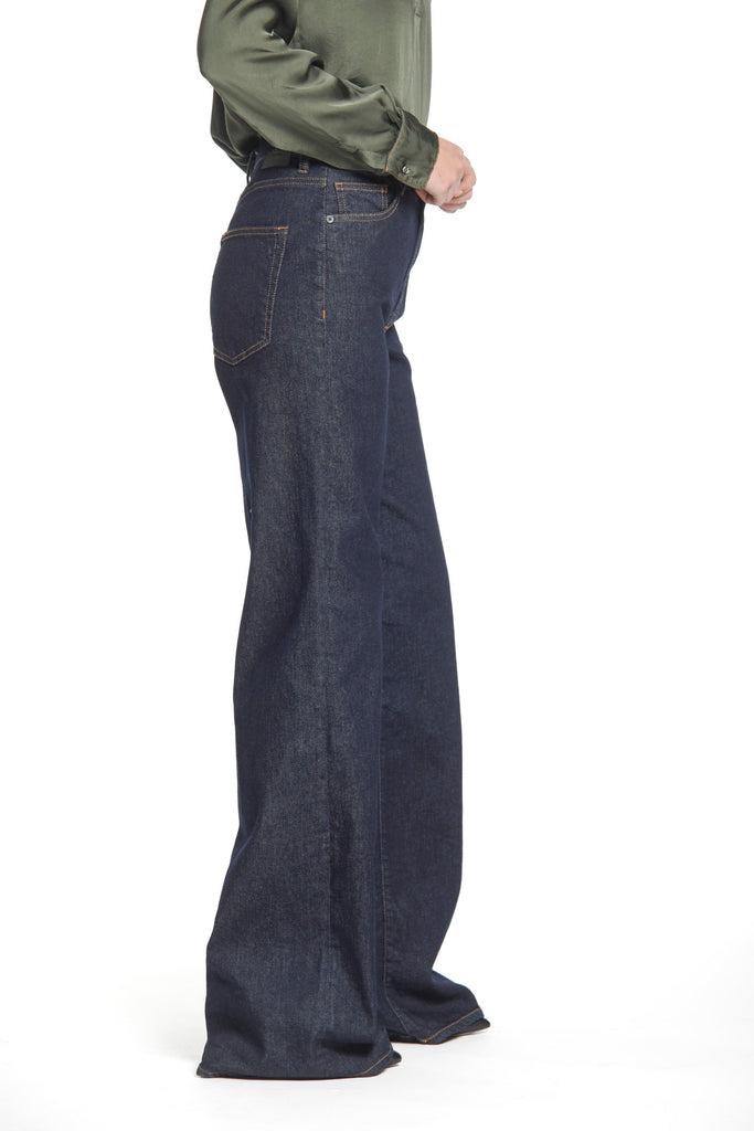 Image 4 of woman's 5-pocket pants in stretch denim colour navy blue Sienna model by Mason's 