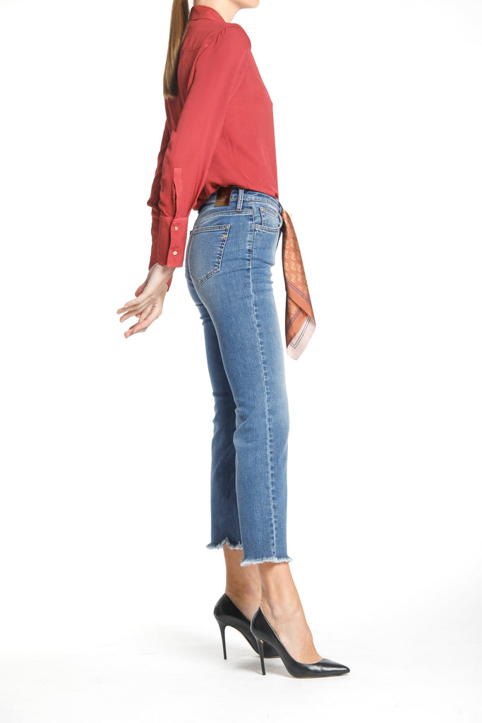 Image 3 of woman's 5-pocket pants in stretch denim colour navy blue Olivia model by Mason's 