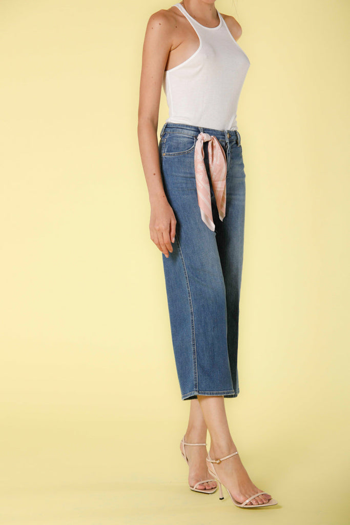 Image 5 of women's pants in navy blue denim Samantha model by Mason's