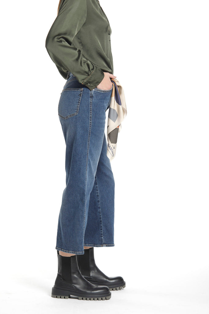 Image 4 of woman's 5-pocket pants in stretch denim navy blue model Samantha by Mason's 