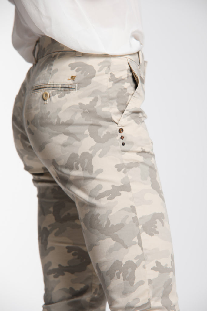 Jaqueline Capri woman chino pants in camouflage cotton curvy ①