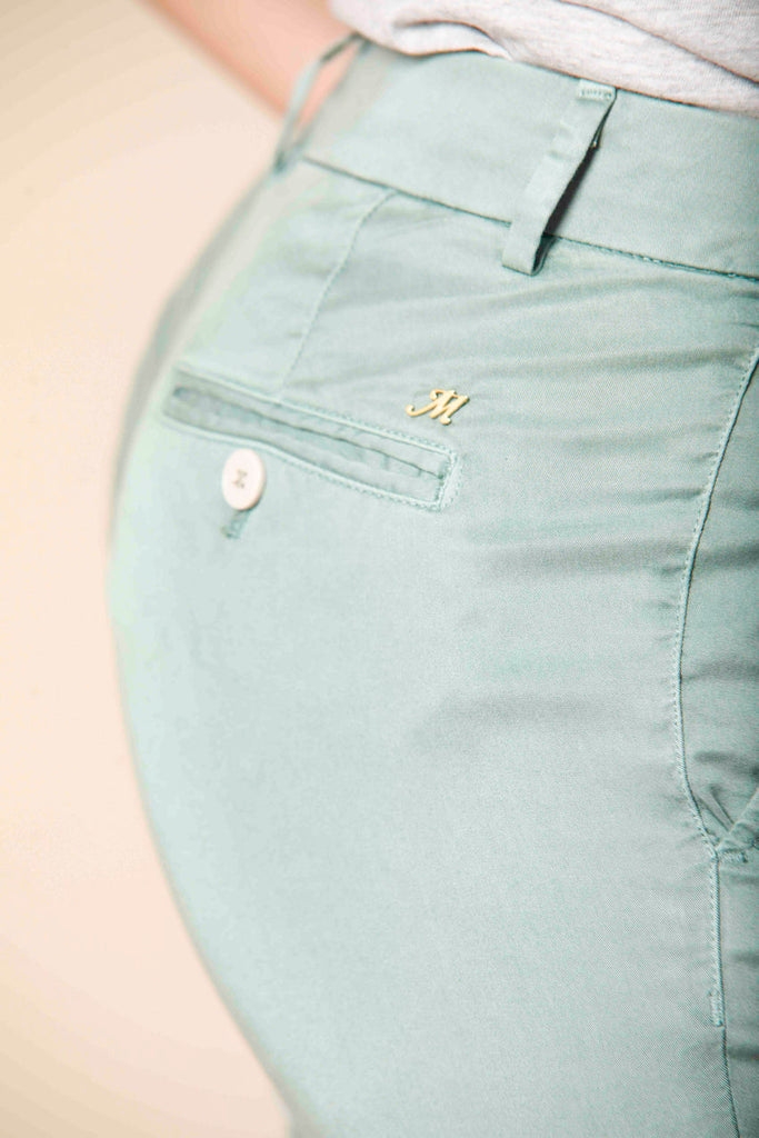 Image 2 of women's capri chino pants in mint green colored cotton Jaqueline Curvie model by Mason's