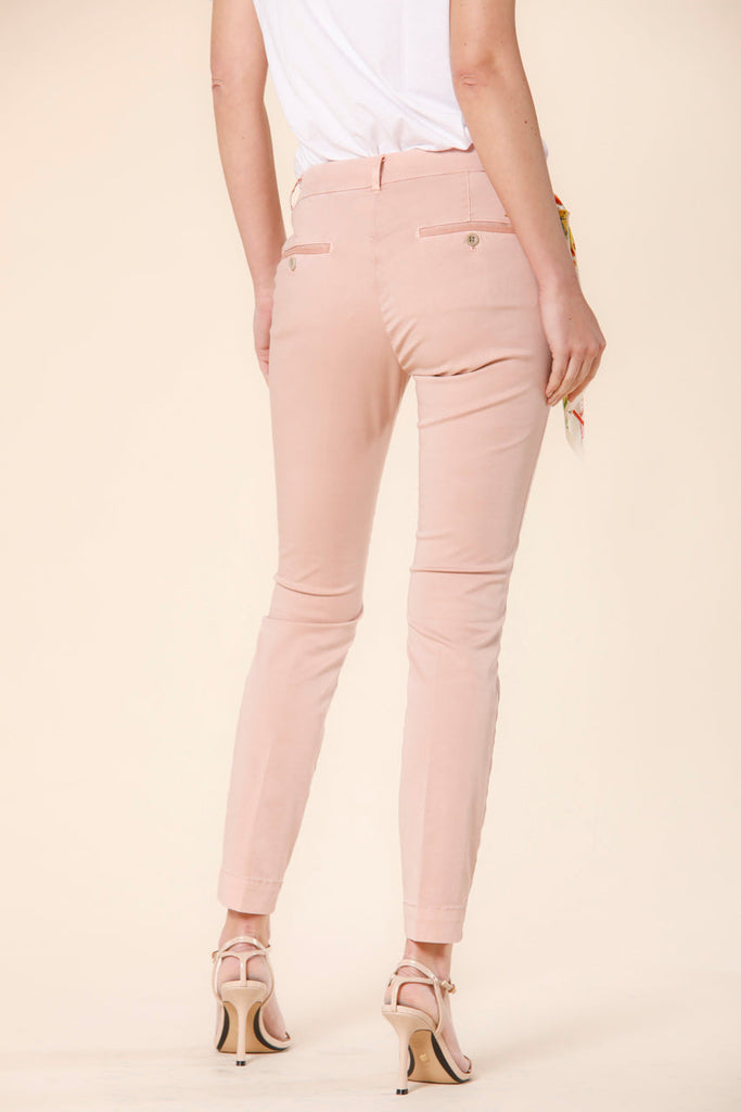 Image 3 of women's chino pants in pink colored gabardine Jaqueline Archivio model by Mason's