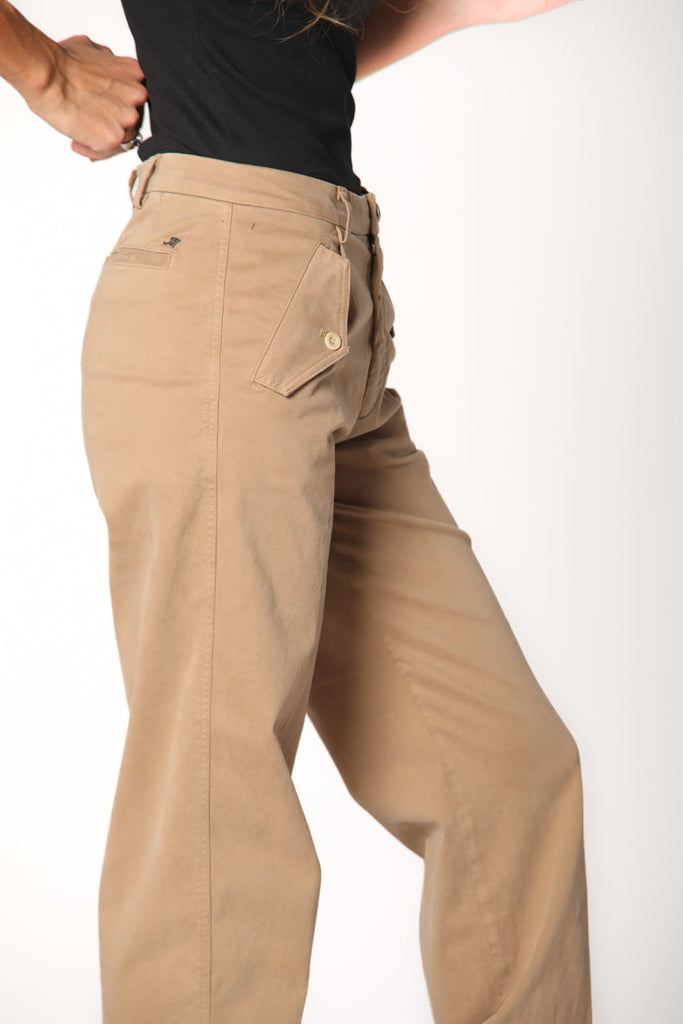 Immagine 5 di pantalone cargo da donna in raso colore biscotto modello Evita di Mason's 