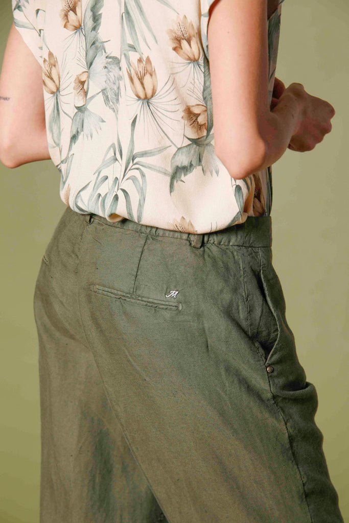 Image 3 of women's chino jogger pants in green colored tencel and linel mat fabric Linda Summer model by Mason's 