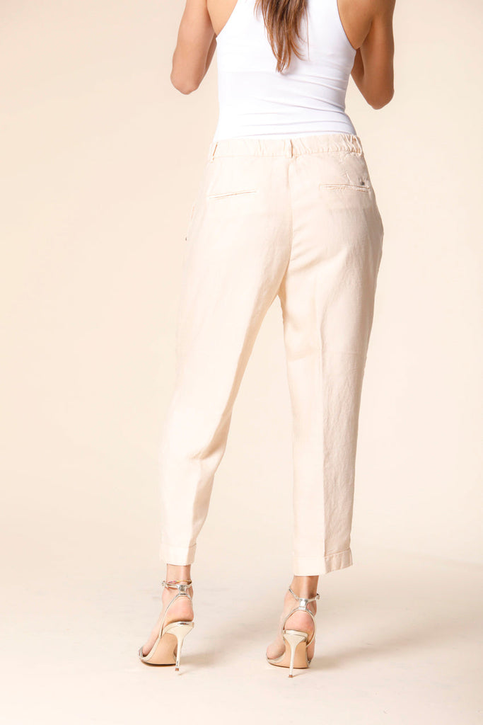 Image 3 of women's chino jogger pants in pastel pink colored tencel and linel mat fabric Linda Summer model by Mason's 