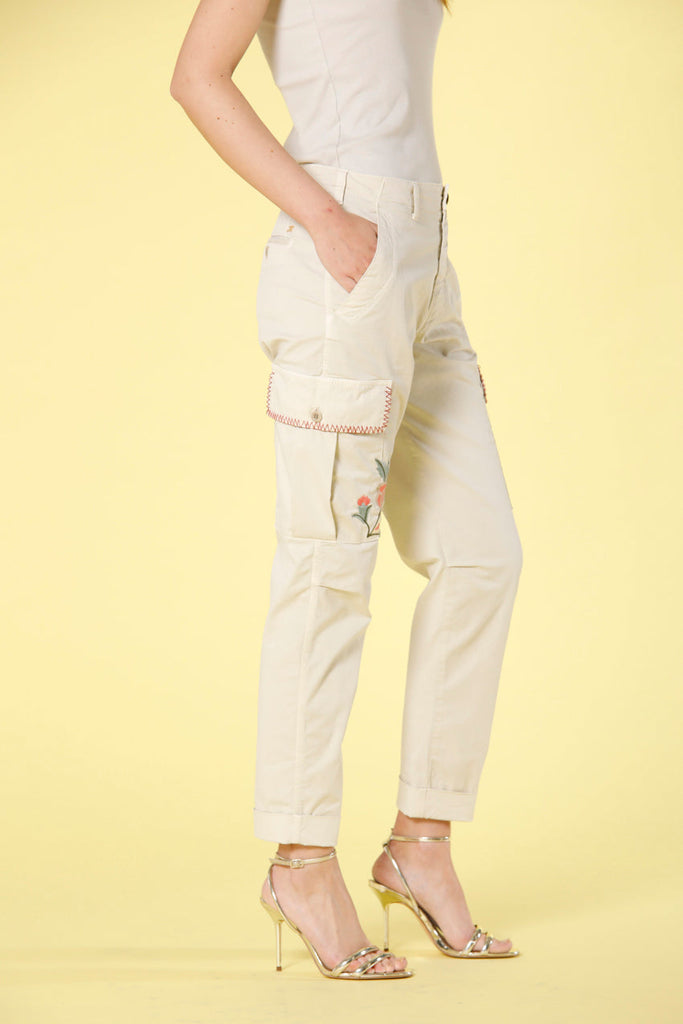 Image 5 of women's cargo pants in butter colored cotton twill with embroidery Judy Archivio model by Mason's