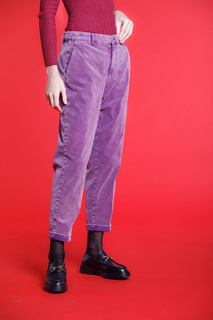 Immagine 2 di pantalone chino da donna in velluto 1000 righe viola modello New York Cozy di Mason's