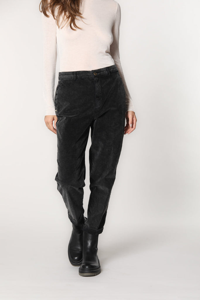 Immagine 1 di pantalone chino da donna in velluto 1000 righe nero modello New York Cozy di Mason's