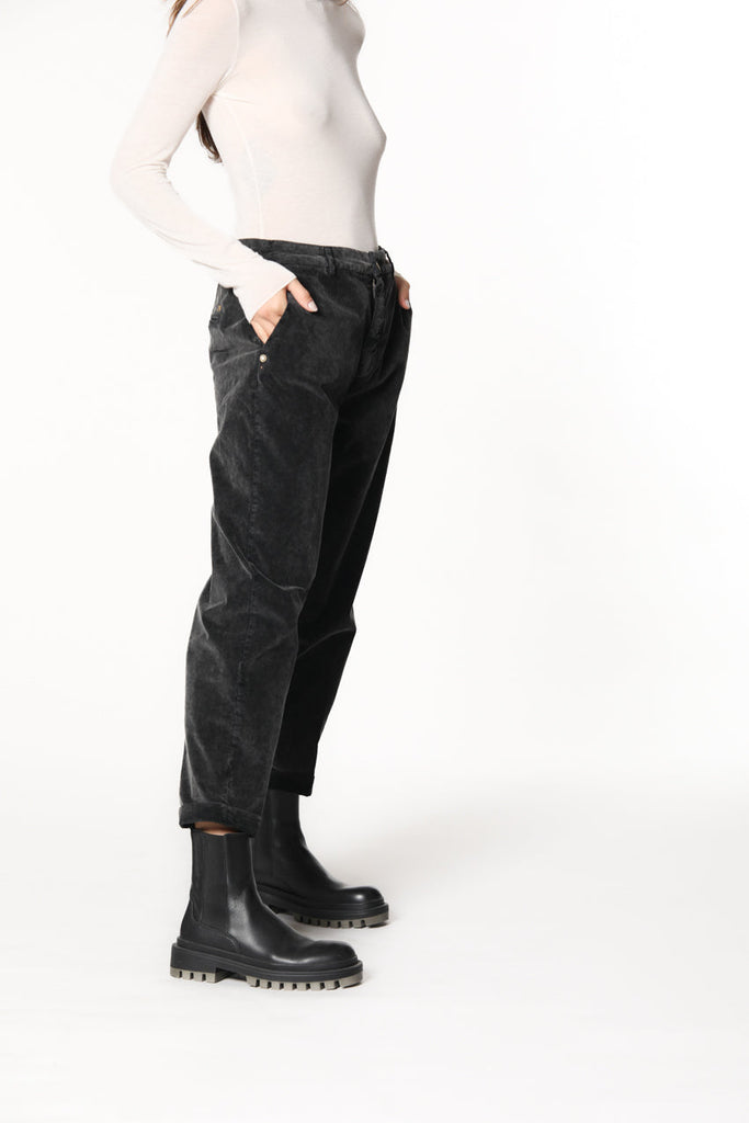 Immagine 3 di pantalone chino da donna in velluto 1000 righe nero modello New York Cozy di Mason's