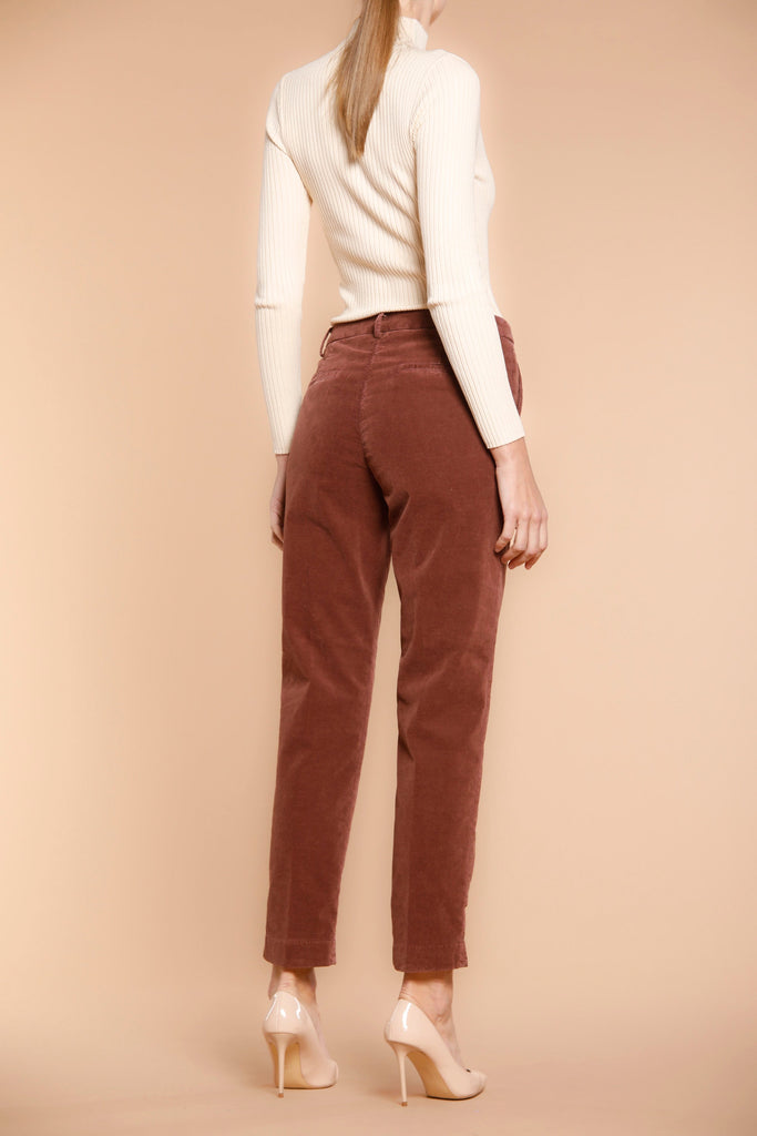 Immagine 3 di pantalone chino donna in velluto color bordeaux modello New York di Mason's