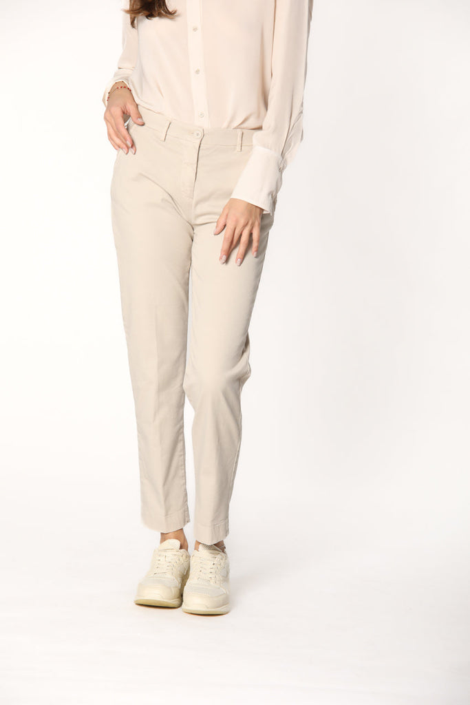Immagine 1 di pantalone chino donna in gabardina color ghiaccio modello New York di Mason's