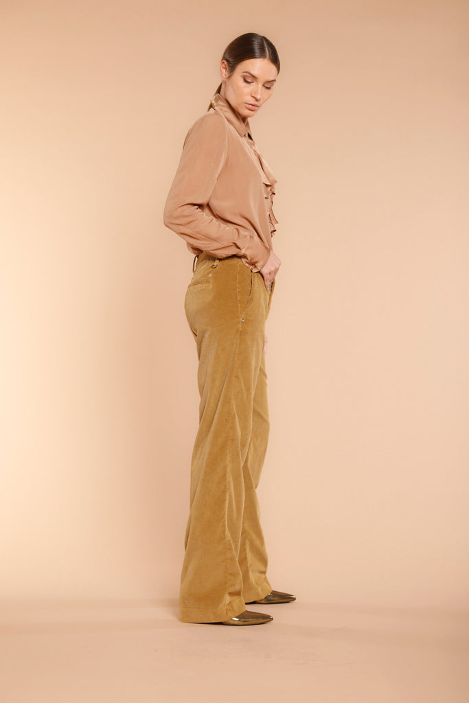 Image 4 of women's chino pants in carpenter-colored corduroy New York Straight model by mason's