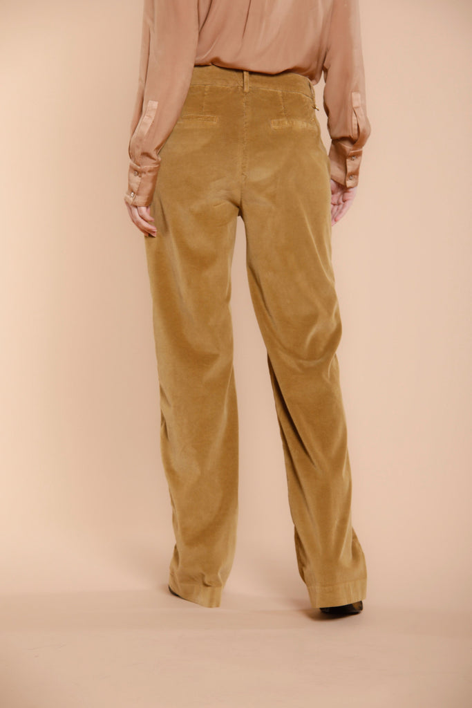 Image 5 of women's chino pants in carpenter-colored corduroy New York Straight model by mason's