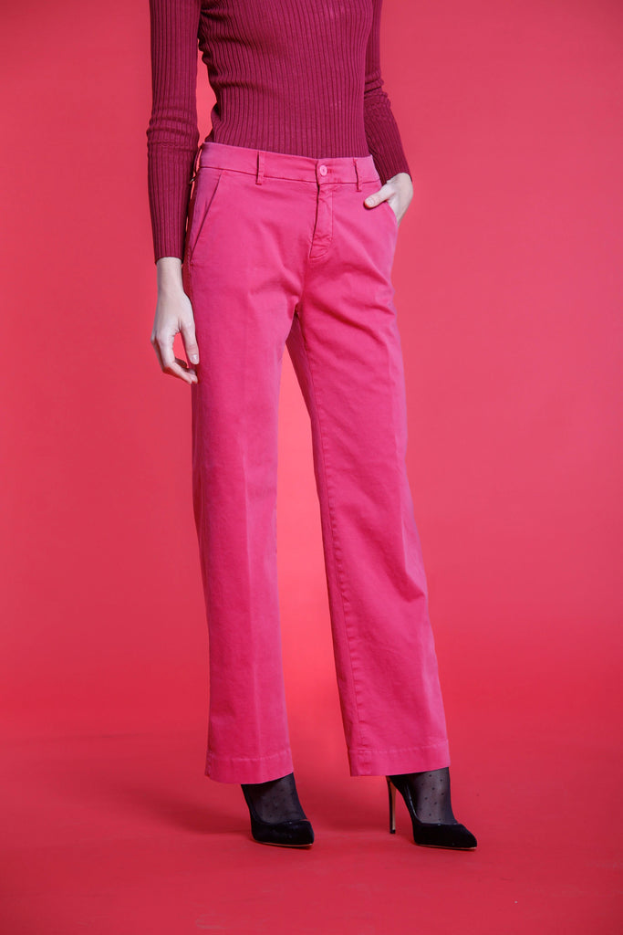 Image 3 of women's chino pants in fuchsia satin New York Straight model by Mason's