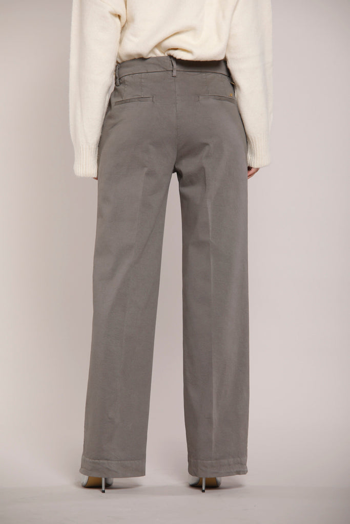 Image 4 of women's chino pants in dark gray satin New York Straight model by Mason's