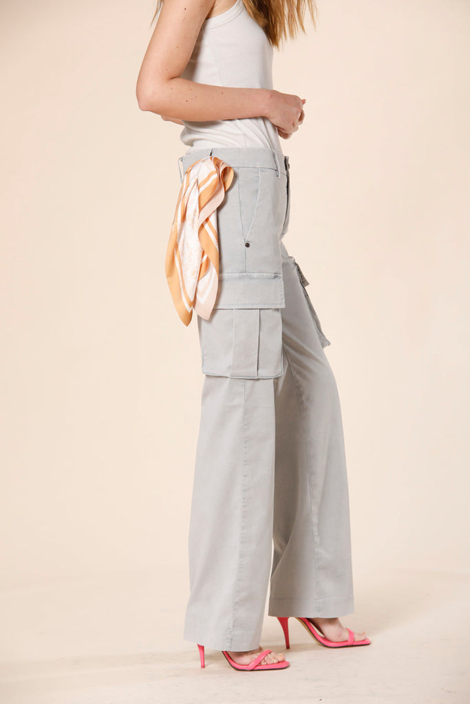 Immagine 4 di pantalone cargo donna in gabardina color ghiaccio modello Victoria di Mason's