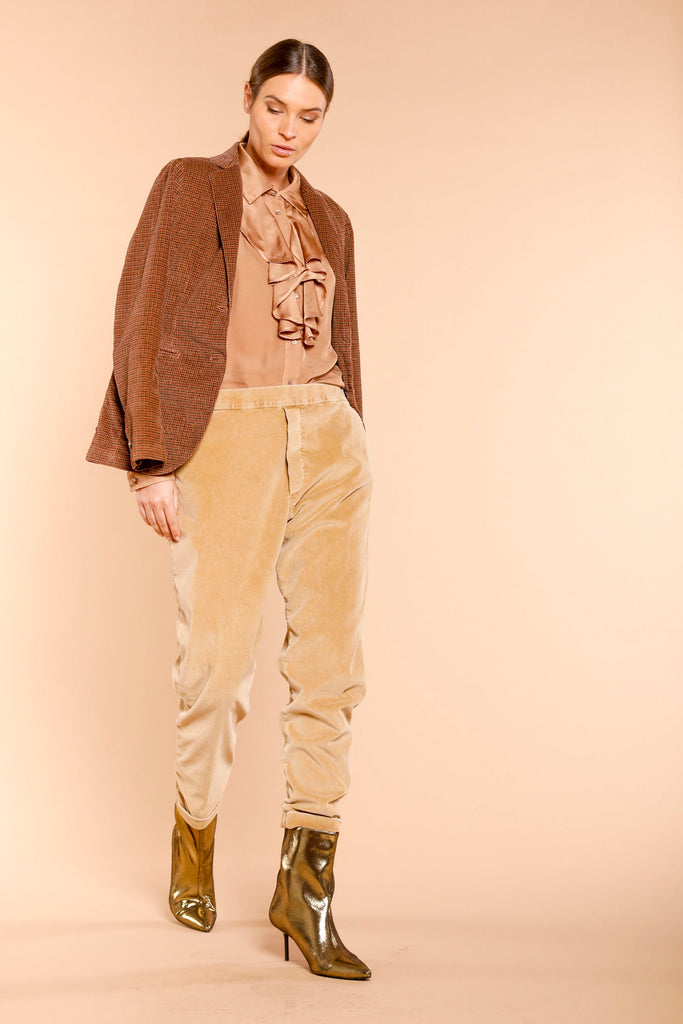 Image 2 of women's chino pants in hazelnut corduroy model Malibu Jogger City by Mason's