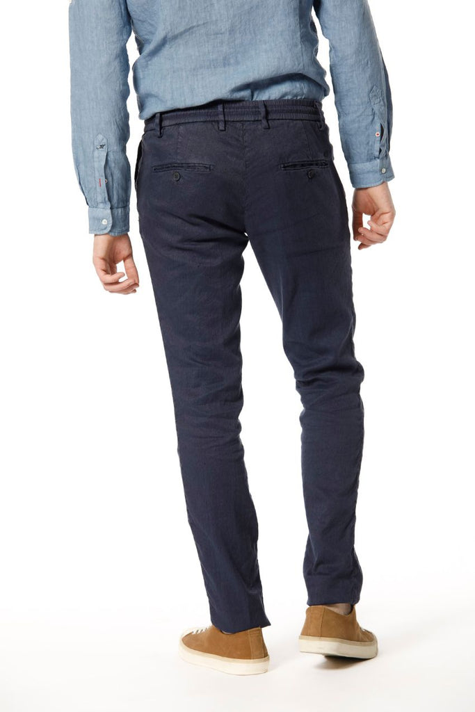 Immagine 5 di pantalone chino jogger uomo in lino e cotone blu navy modello Milano Jogger di Mason's
