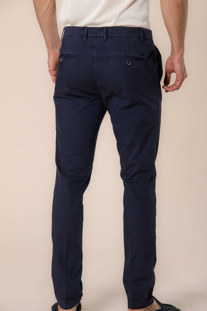Immagine 3 di pantalone chino uomo in gabardina stretch blu navy modello Milano Style di Mason's