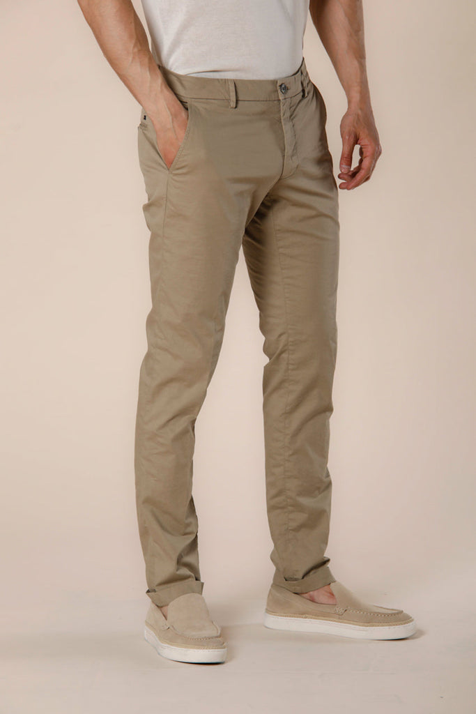 Immagine 4 di pantalone chino uomo in gabardina stretch color kaki modello Milano Style di Mason's