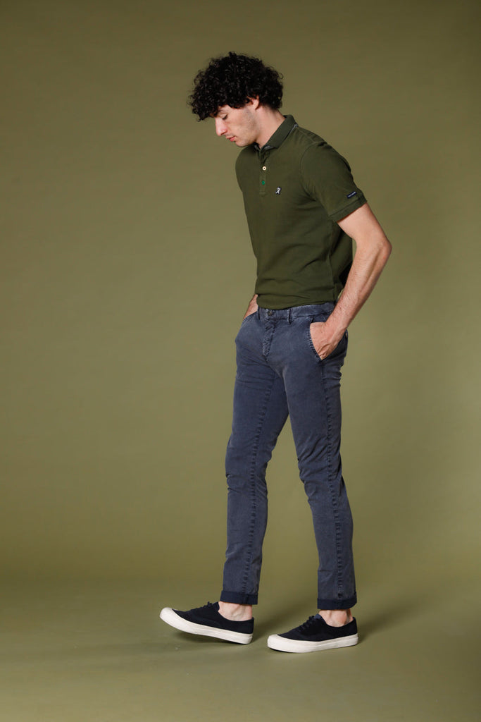 Immagine 2 di pantalone chino uomo in twill stretch color blu navy modello Milano Style Essential di Mason's