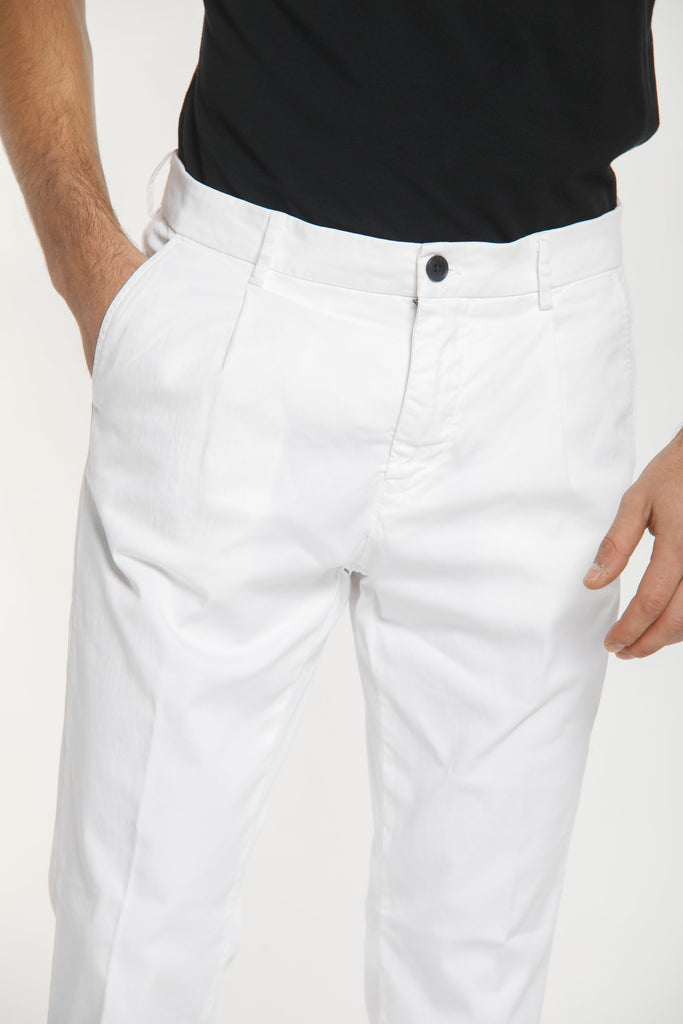 Osaka 1 Pinces man chino pants in cotton and tencel carrot