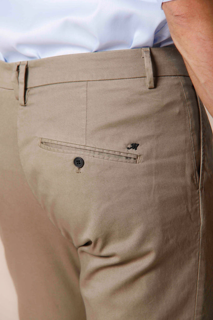 Image 2 of men's chino pants in stucco colored cotton and tencel twill Osaka 1 Pinces model by Mason's