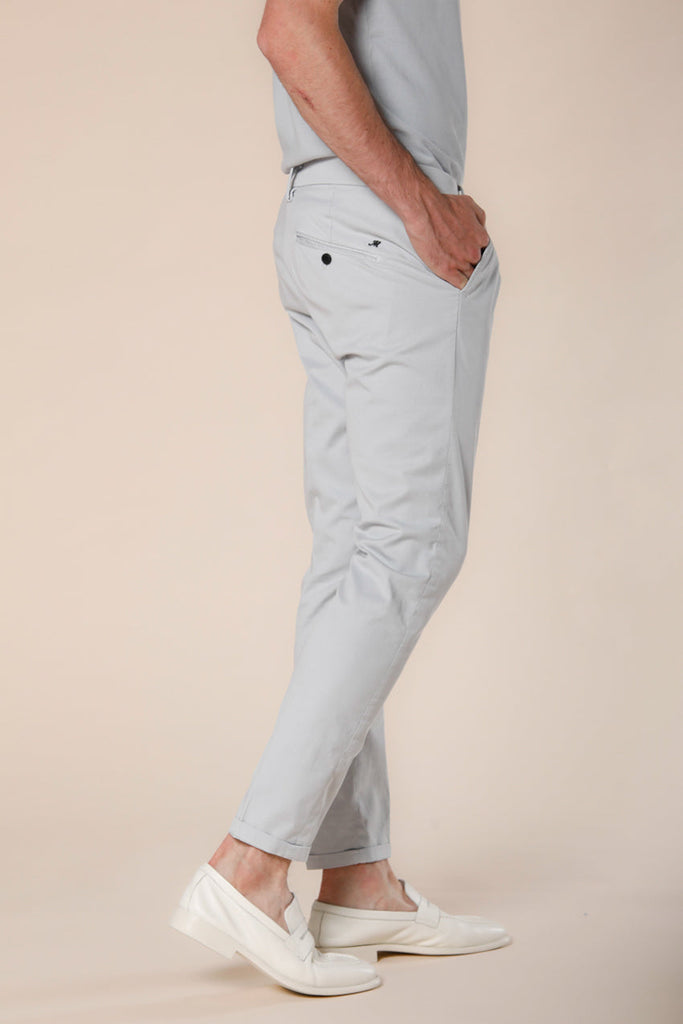 Image 4 of men's chino pants in light gray cotton and tencel twill Osaka 1 Pinces model by Mason's