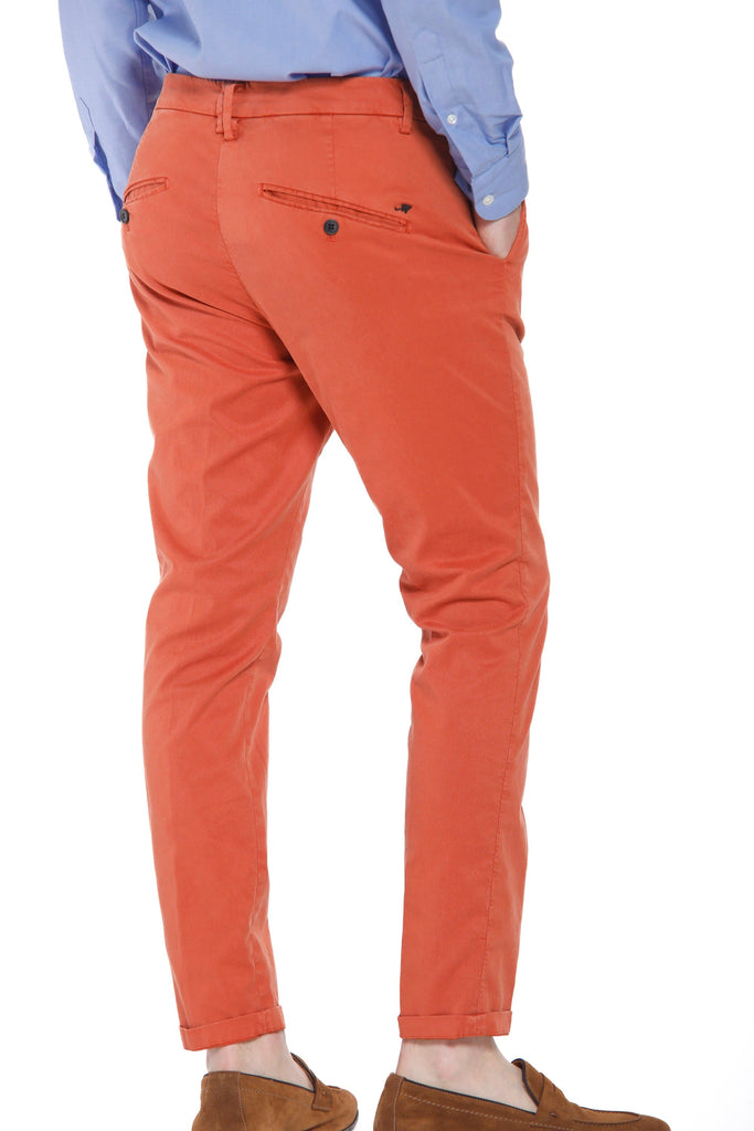 Osaka 1 Pinces man chino pants in cotton and tencel carrot
