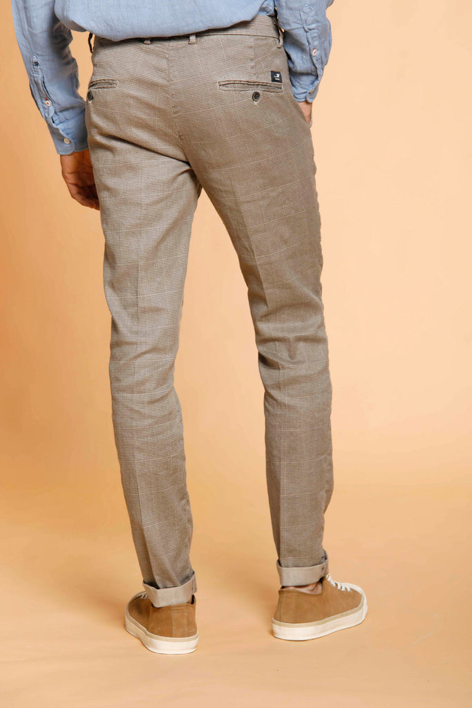 Torino Style man chino pants in linen and cotton with micro wales pattern slim