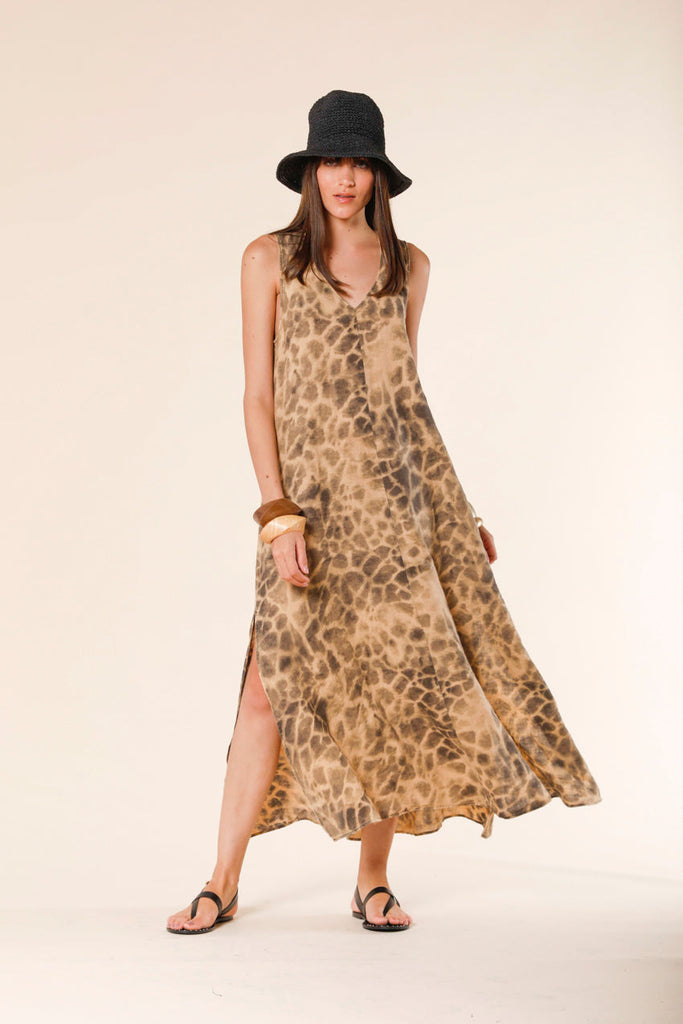 immagine 1 di abito lungo da donna in lino smanicato con pattern giraffa modello Cami Dress colore kaki scuro regular di Mason's 