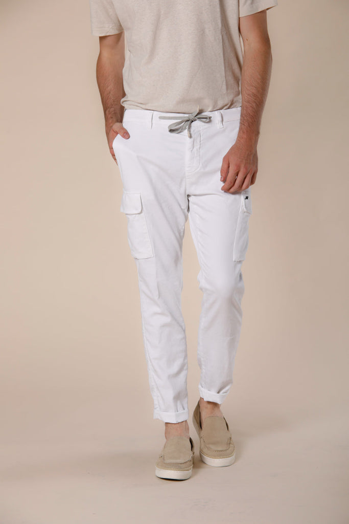 Immagine 1 di pantalone cargo jogger uomo in jersey stretch bianco modello Chile Golf di Mason's