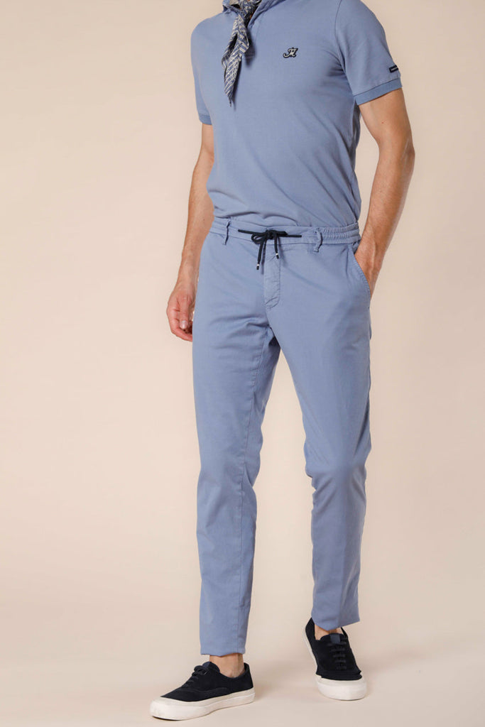 Immagine 1 di pantalone chino jogger uomo in cotone e tencel azzurro modello Milano Jogger di Mason's