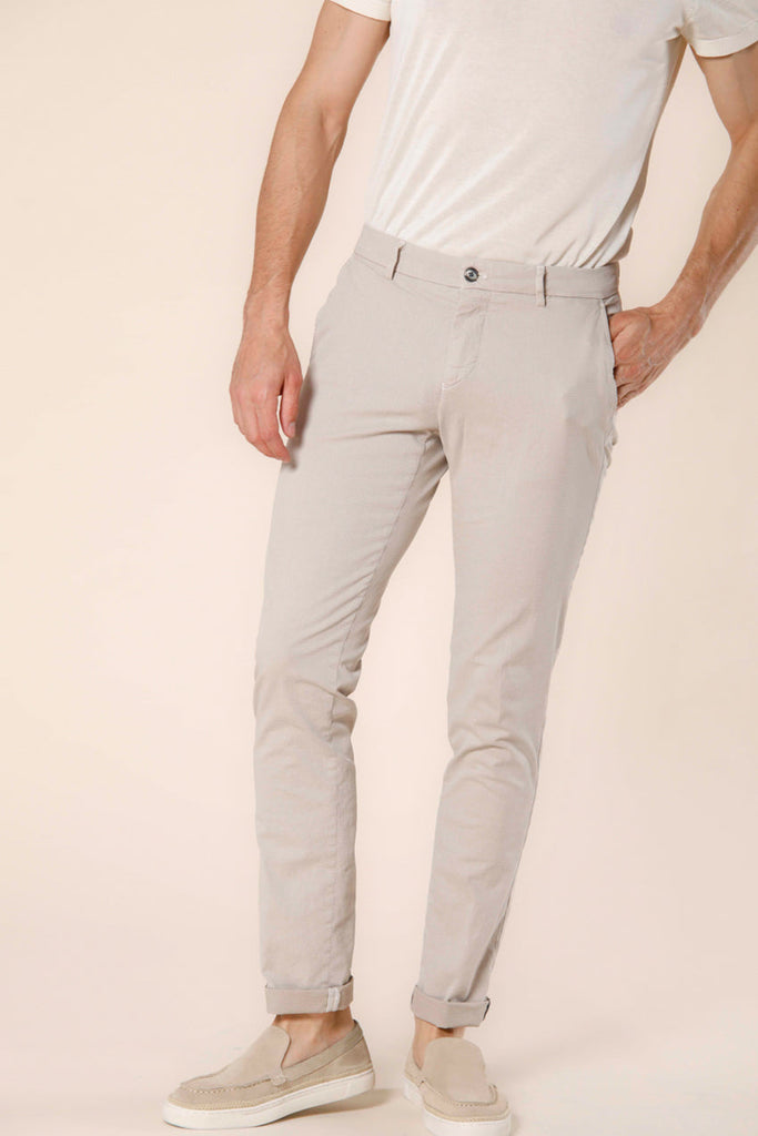 Immagine 1 di pantalone chino uomo in cotone color stucco con trama jacquard modello Milano Style di Mason's