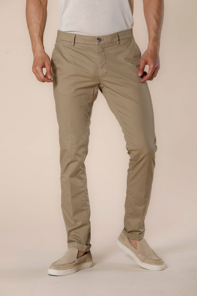 Immagine 1 di pantalone chino uomo in gabardina stretch color kaki modello Milano Style di Mason's