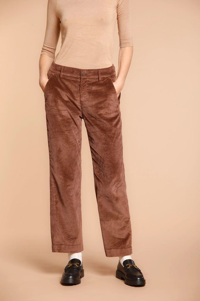 Immagine 1 di pantaloni chino da donna in velluto color mattone scuro modello New York Cropped di Mason's