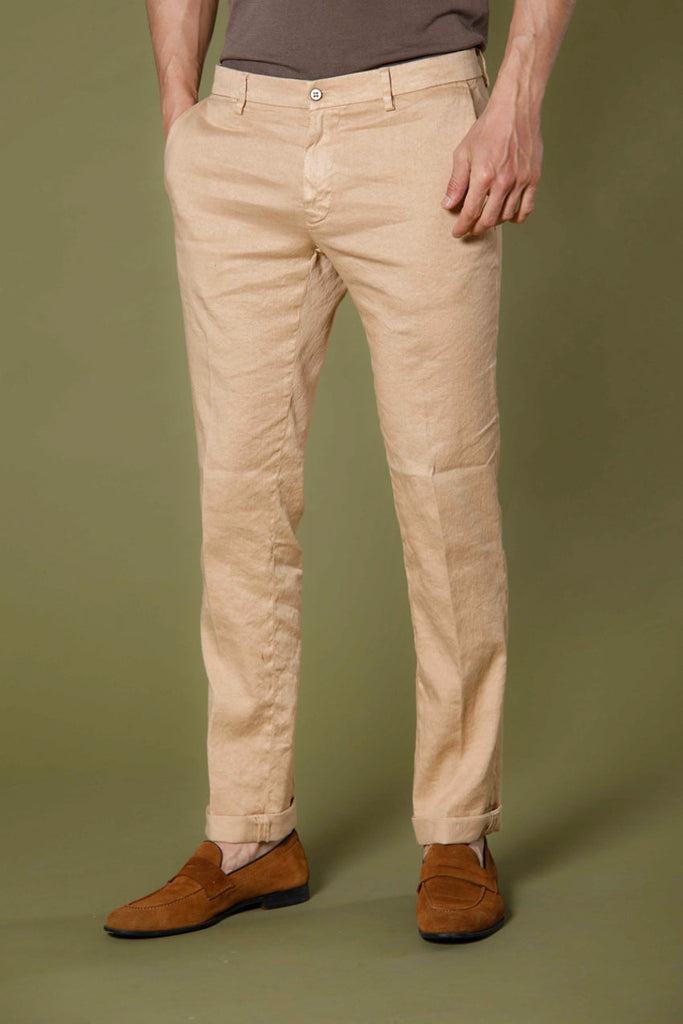 Immagine 1 di pantalone chino uomo in lino e twill di cotone color kaki scuro modello New York di Mason's