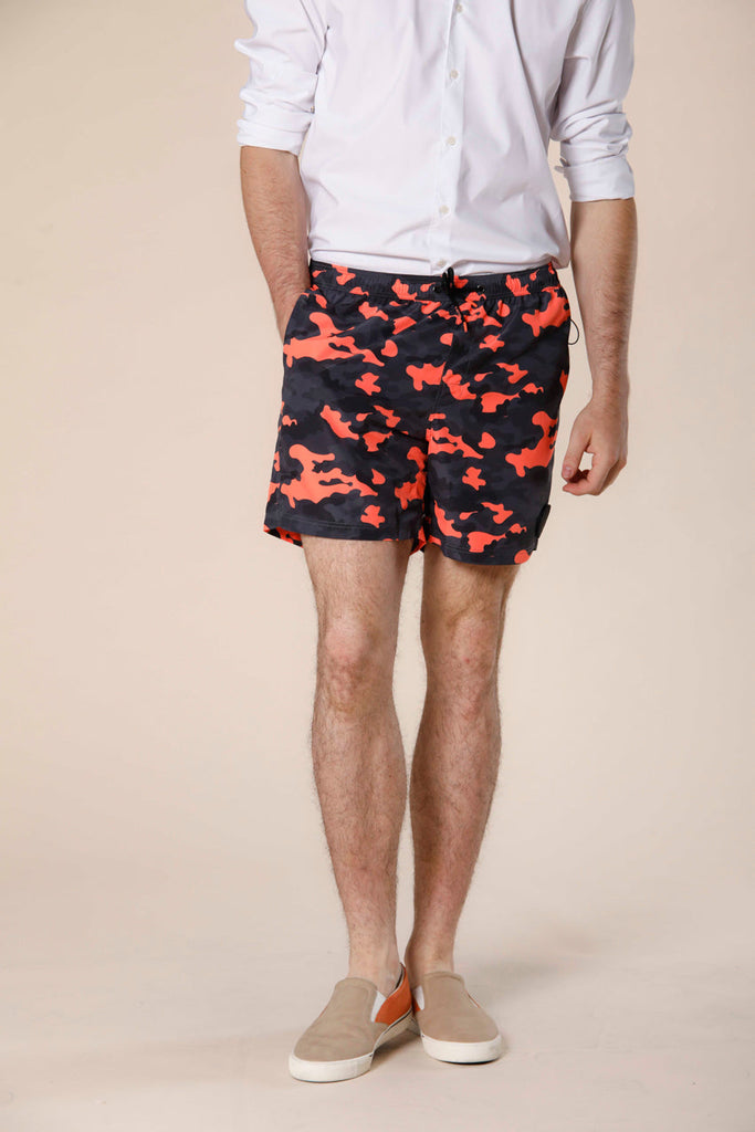 immagine 1 di costume da mare uomo in poliestere pattern camou fluo modello Versilia Beach colore arancio di mason's