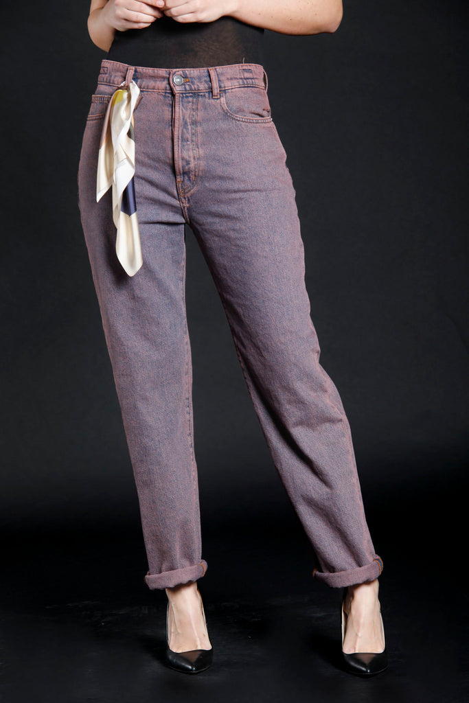 immagine 2 di pantalone 5 tasche da donna in denim colore viola modello Zoe di Mason's 